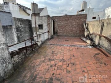 Monte Castro - PH 5 ambientes al frente con ingreso independiente - SIN EXPENSAS