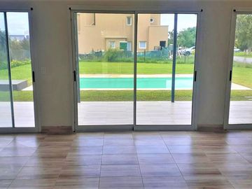 VENTA CON RENTA, CASA en El Canton - Escobar IMPECABLE