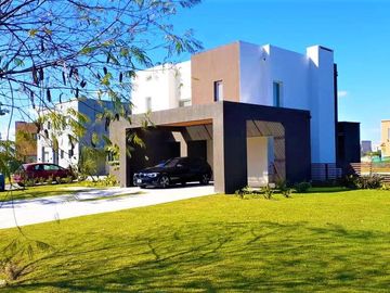 VENTA CON RENTA, CASA en El Canton - Escobar IMPECABLE