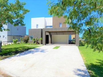 VENTA CON RENTA, CASA en El Canton - Escobar IMPECABLE