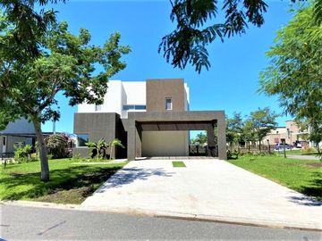 VENTA CON RENTA, CASA en El Canton - Escobar IMPECABLE