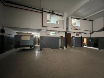 Galpón - Depósito de 3200 m2 REFACCIONADO - Pompeya ALQUILADO