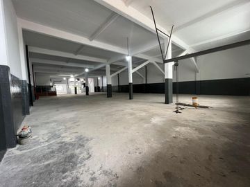 Galpón - Depósito de 3200 m2 REFACCIONADO - Pompeya ALQUILADO
