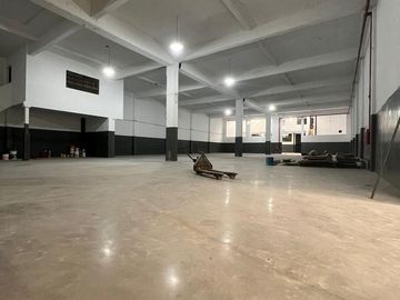 Galpón - Depósito de 3200 m2 REFACCIONADO - Pompeya ALQUILADO