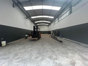 Galpón - Depósito de 3200 m2 REFACCIONADO - Pompeya ALQUILADO