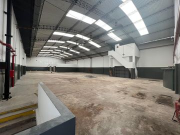 Galpón - Depósito de 3200 m2 REFACCIONADO - Pompeya ALQUILADO