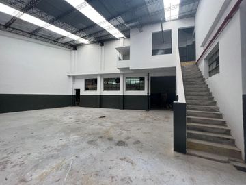 Galpón - Depósito de 3200 m2 REFACCIONADO - Pompeya ALQUILADO