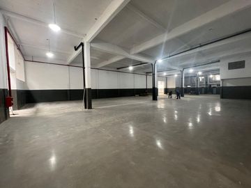 Galpón - Depósito de 3200 m2 REFACCIONADO - Pompeya ALQUILADO