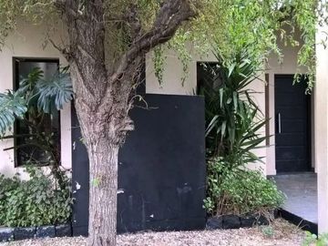 Quinta en venta - 2 Dormitorios 1 Baño - 1,000 mts2 - Barrio El Rodeo