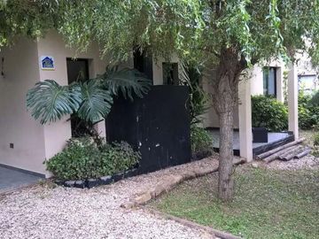 Quinta en venta - 2 Dormitorios 1 Baño - 1,000 mts2 - Barrio El Rodeo