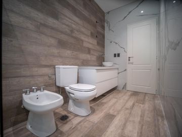 Casa a Estrenar en VENTA 4 DORMITORIOS - MIRALAGOS  1 LOTE 68