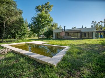 Casa a Estrenar en VENTA 4 DORMITORIOS - MIRALAGOS  1 LOTE 68