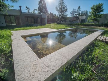 Casa a Estrenar en VENTA 4 DORMITORIOS - MIRALAGOS  1 LOTE 68