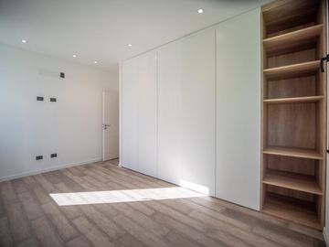 Casa a Estrenar en VENTA 4 DORMITORIOS - MIRALAGOS  1 LOTE 68