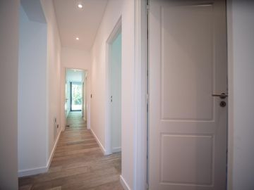 Casa a Estrenar en VENTA 4 DORMITORIOS - MIRALAGOS  1 LOTE 68