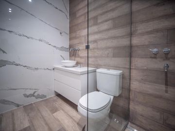 Casa a Estrenar en VENTA 4 DORMITORIOS - MIRALAGOS  1 LOTE 68