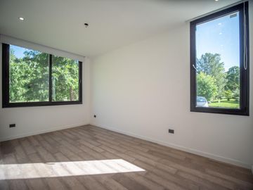 Casa a Estrenar en VENTA 4 DORMITORIOS - MIRALAGOS  1 LOTE 68