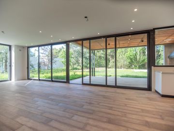 Casa a Estrenar en VENTA 4 DORMITORIOS - MIRALAGOS  1 LOTE 68