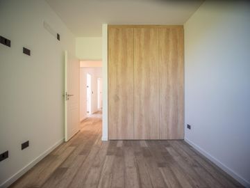 Casa a Estrenar en VENTA 4 DORMITORIOS - MIRALAGOS  1 LOTE 68