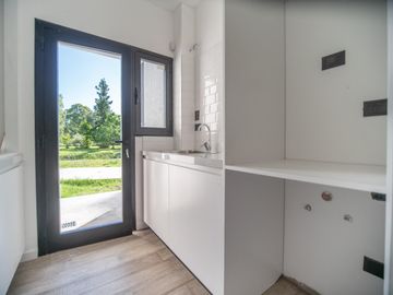 Casa a Estrenar en VENTA 4 DORMITORIOS - MIRALAGOS  1 LOTE 68