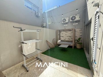 Departamento en venta de 2 ambientes con patio - Villa Ballester Centro