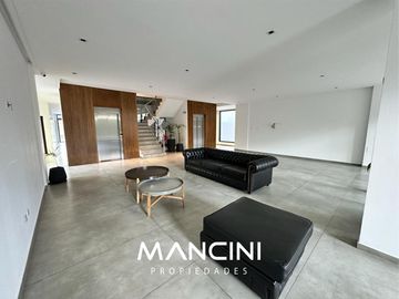 Departamento en venta de 2 ambientes con patio - Villa Ballester Centro