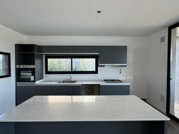 San Matías - Área 1 | Venta | Casa moderna a la laguna, de 5 amb con pileta