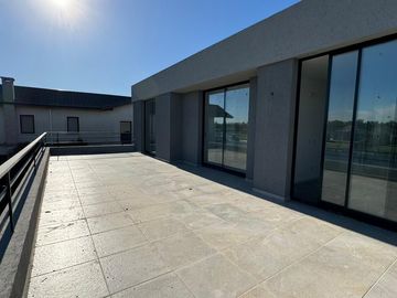 San Matías - Área 1 | Venta | Casa moderna a la laguna, de 5 amb con pileta