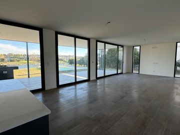 San Matías - Área 1 | Venta | Casa moderna a la laguna, de 5 amb con pileta