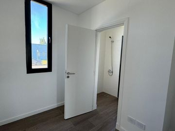San Matías - Área 1 | Venta | Casa moderna a la laguna, de 5 amb con pileta