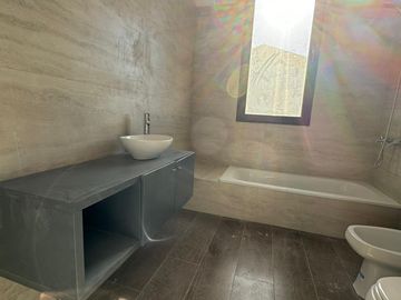 San Matías - Área 1 | Venta | Casa moderna a la laguna, de 5 amb con pileta
