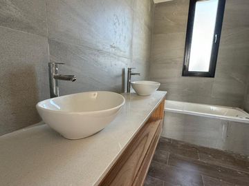 San Matías - Área 1 | Venta | Casa moderna a la laguna, de 5 amb con pileta