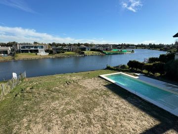 San Matías - Área 1 | Venta | Casa moderna a la laguna, de 5 amb con pileta