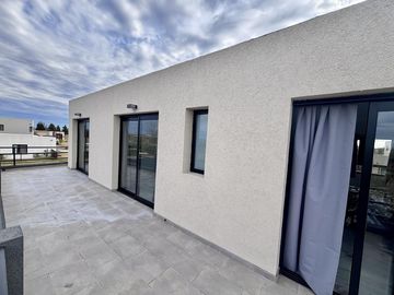 VENTA CASA SAN SEBASTIAN AREA 5 - 5 AMBIENTES - 2 PLANTAS