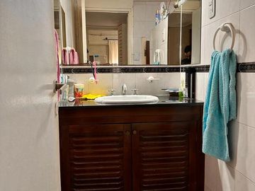 Amplia casa de 5 dormitorios con galería y pileta, Av. Roca al 1000, Barrio Sur