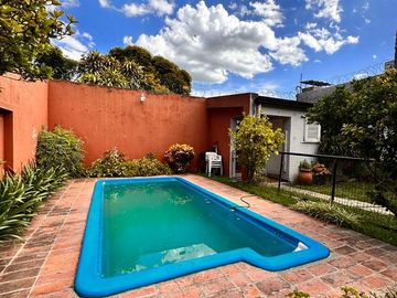 Amplia casa de 5 dormitorios con galería y pileta, Av. Roca al 1000, Barrio Sur