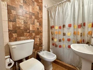 Amplia casa de 5 dormitorios con galería y pileta, Av. Roca al 1000, Barrio Sur