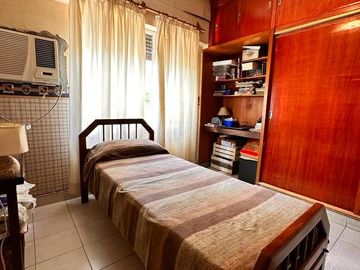 Amplia casa de 5 dormitorios con galería y pileta, Av. Roca al 1000, Barrio Sur