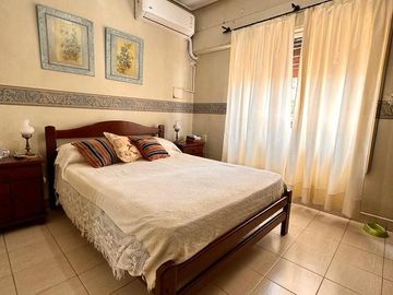 Amplia casa de 5 dormitorios con galería y pileta, Av. Roca al 1000, Barrio Sur