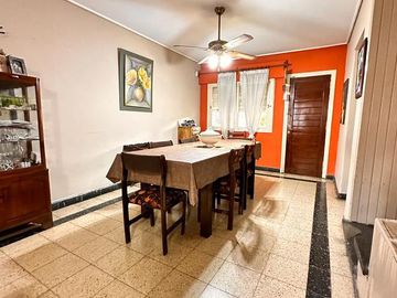 Amplia casa de 5 dormitorios con galería y pileta, Av. Roca al 1000, Barrio Sur