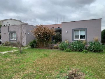 Casa en  Barrio Cerrado Buenos Aires Village