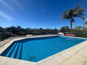 Santa María de Tigre - Departamento en venta de 3 ambientes con amarra