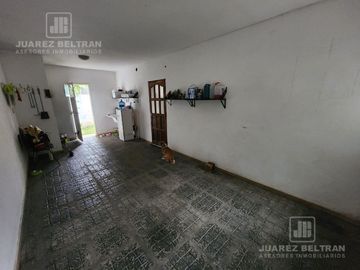 Venta - Terreno con 2 casas de dos dormitorios cada una - Cahuelo 9653 - Villa Allende Parque