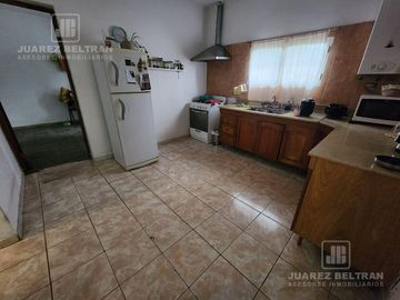 Venta - Terreno con 2 casas de dos dormitorios cada una - Cahuelo 9653 - Villa Allende Parque