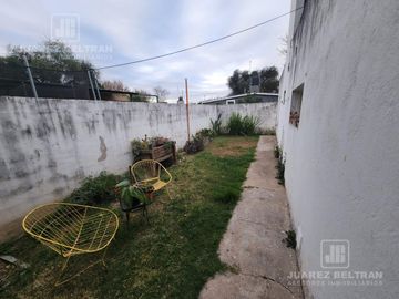 Venta - Terreno con 2 casas de dos dormitorios cada una - Cahuelo 9653 - Villa Allende Parque
