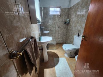 Venta - Terreno con 2 casas de dos dormitorios cada una - Cahuelo 9653 - Villa Allende Parque