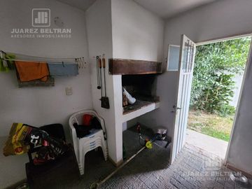 Venta - Terreno con 2 casas de dos dormitorios cada una - Cahuelo 9653 - Villa Allende Parque