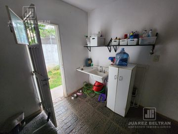 Venta - Terreno con 2 casas de dos dormitorios cada una - Cahuelo 9653 - Villa Allende Parque