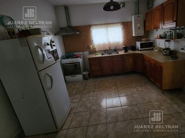 Venta - Terreno con 2 casas de dos dormitorios cada una - Cahuelo 9653 - Villa Allende Parque