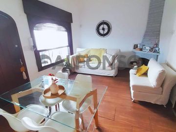 HERMOSO TIPO CASA CINCO AMBIENTES CON JARDIN Y PILETA